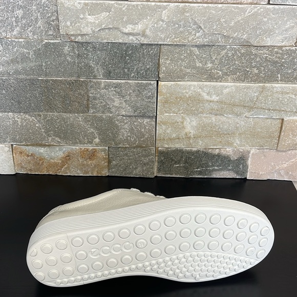 ECCO Women's Soft 60 Sneaker - Picture 8 of 9